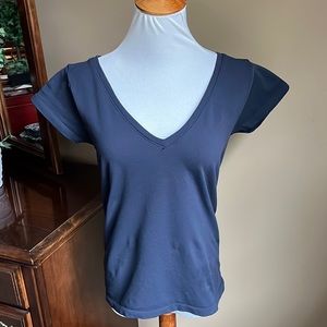 BANANA REPUBLIC petite classic v neck t shirt